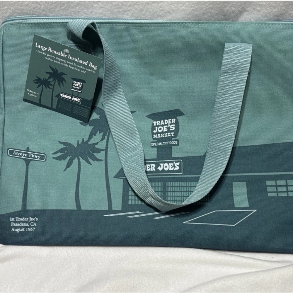 🔹NEW COLOR 🔹Trader Joe’s Blue Insulated Cooler Bag